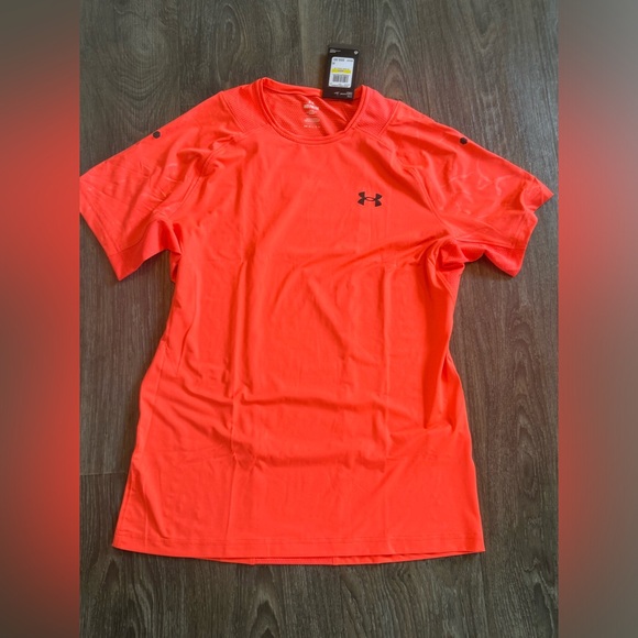 UA Rush Embossed Short Sleeve Medium - Picture 5 of 7